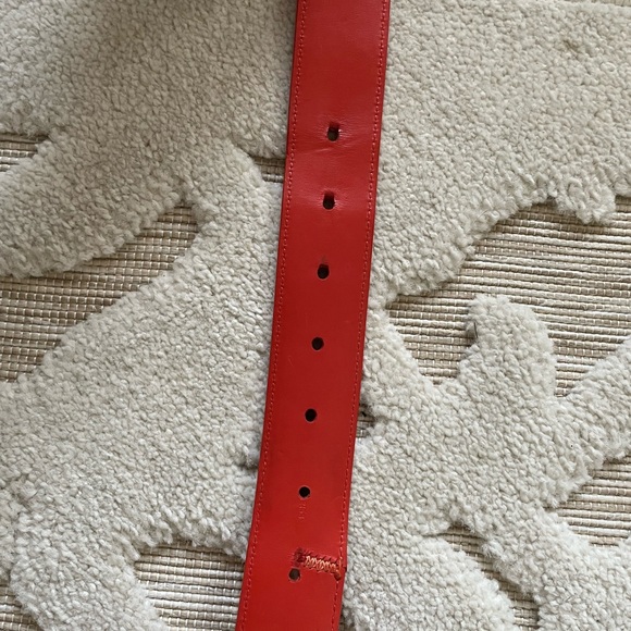 Red Louis Vuitton Leather Belt. 118 cm. - Picture 2 of 7
